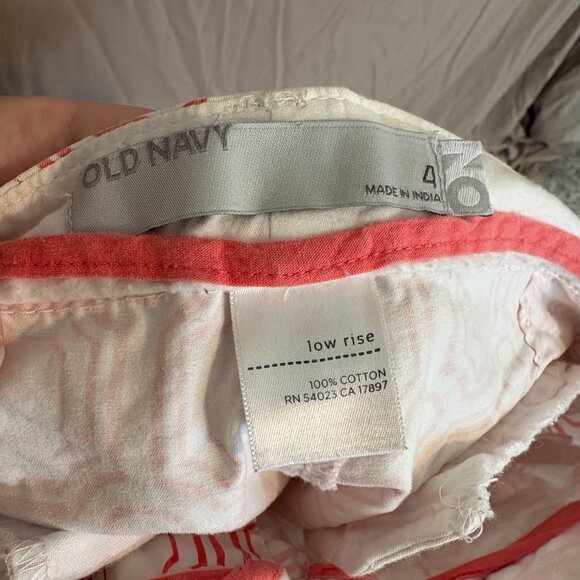 Old Navy Low Rise Geometric White/Pink Shorts Women's 4 - Picture 4 of 5